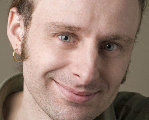Nicolas Dickner lance un recueil de 52 chroniques pour appuyer la Fondation pour l'alphabétisation