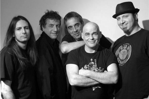 Vilain Pingouin à la Pyramide des Ha! Ha! pour le spectacle de la Fête Nationale à La Baie