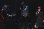 Yoko Ono et deux membres de Sonic Youth amassent des fonds pour les victimes du tsunami au Japon