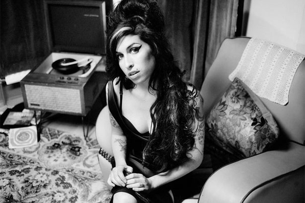 ARTV souligne le premier anniversaire du décès d'Amy Winehouse en diffusant le documentaire Quand Amy Winehouse est venue à Dingle
