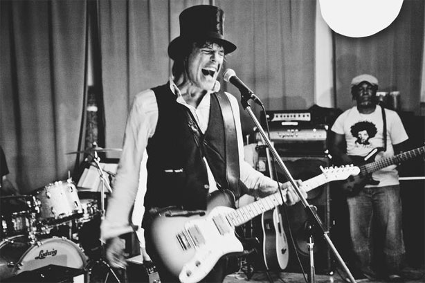 Jean Leloup donnera un spectacle gratuit sur la Place des festivals