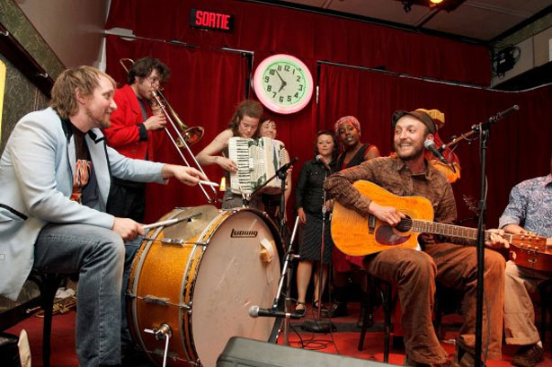 Premier extrait du nouvel album de Bernard Adamus