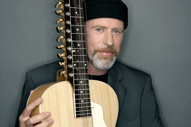 Harry Manx poursuit sa tournée québécoise et s'arrête à Tadoussac