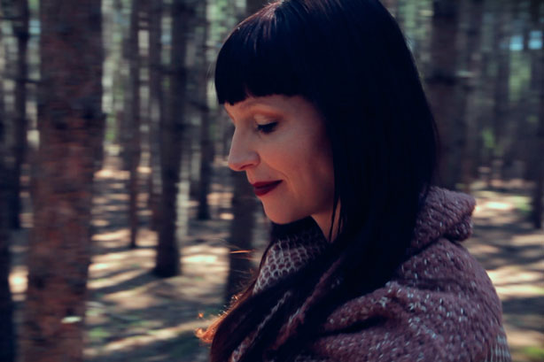 Shiver : Visionnez en primeur le nouveau clip de Caracol