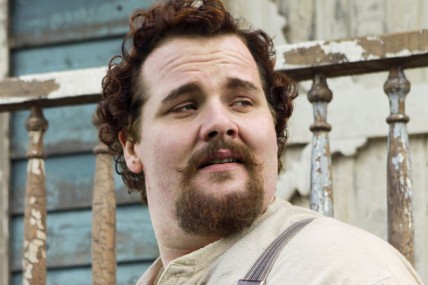 Louis Cyr : L'homme le plus fort du monde : la bande-annonce officielle disponible