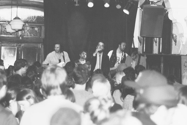 New York City Cops rend hommage à The Strokes au Boquébière