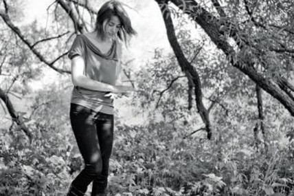 Salomé Leclerc lance le vidéoclip de <i>Caméléon</i>