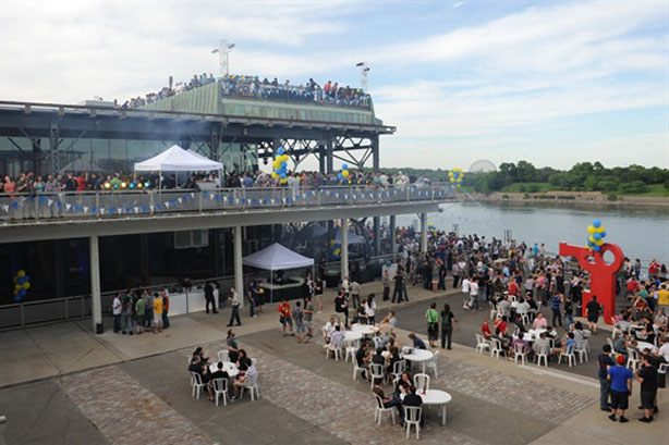Le Vieux-Port de Montréal en mode estival: soleil et musique