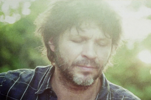 Bertrand Cantat regarde Droit dans le soleil