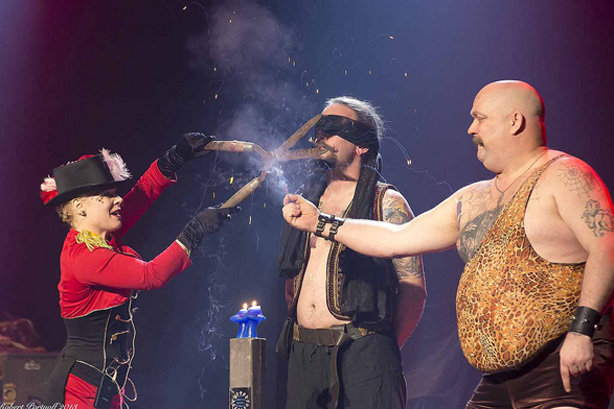 The Blue Mushroom Sirkus Psyshow s'installe au Troquet