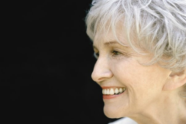 L'auteure canadienne Alice Munro remporte le prix Nobel de littérature