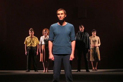 Moi, dans les ruines rouges du siècle: un départ canon pour le Théâtre de la Rubrique