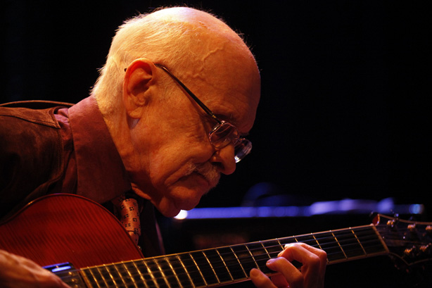 Décès du guitariste jazz américain Jim Hall