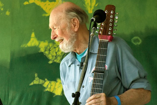 Pete Seeger : Dix chansons et un documentaire pour se rappeler un géant du folk