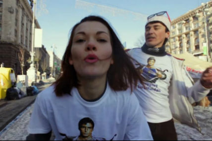Ukraine: les manifestants de la place Maïdan s'offrent une reprise de Happy par Pharrell Williams