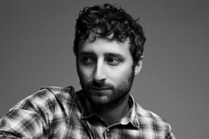 Louis-Jean Cormier présente le vidéoclip pour Bull's Eye