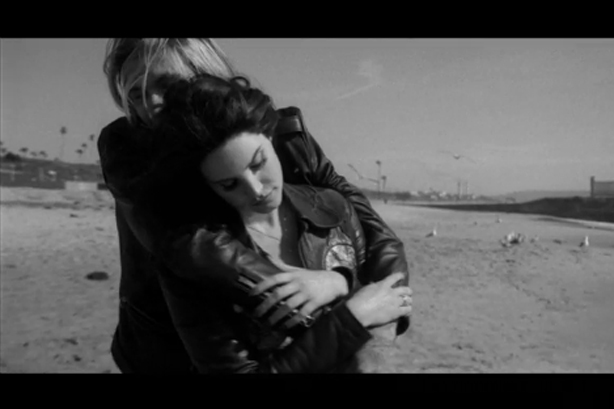 Lana Del Rey lance une nouvelle pièce sirupeuse, West Coast