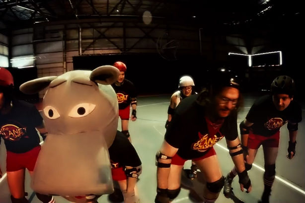 Montreal Roller Derby VS The Planet Smashers en vidéoclip pour Tear It Up