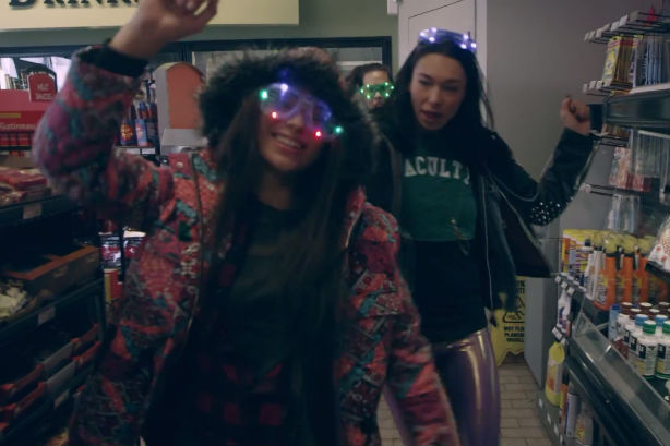 A Tribe Called Red présente le vidéoclip de Sisters
