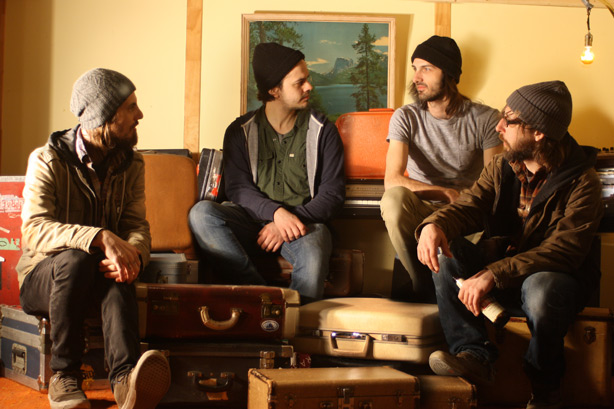 En écoute: l'album complet de PONI, groupe rock à découvrir