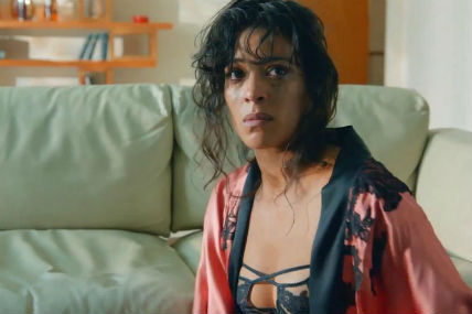 Stephanie Sigman pleure de toutes les larmes de son corps dans le nouveau vidéoclip de Arctic Monkeys