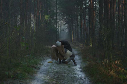 Half Moon Run révèle un vidéoclip sombre et troublant pour No More Losing The War