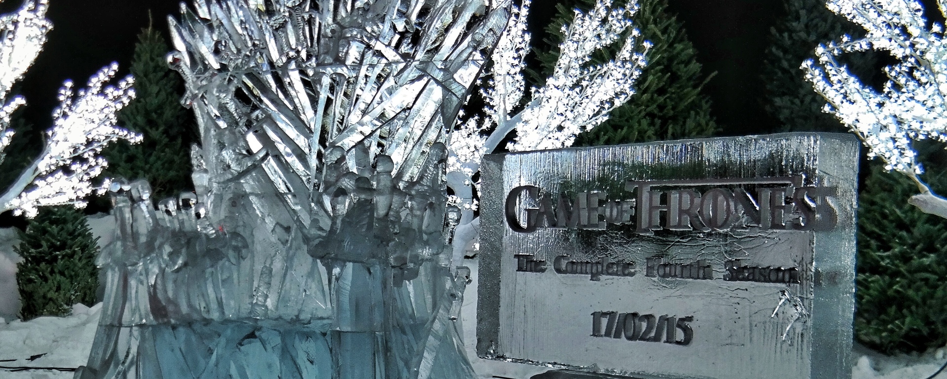 Ledit trône de Game of Thrones recréé devant le palais de Bonhomme Carnaval