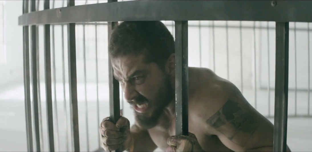 Sia met Shia dans une cage et c'est plutôt joli