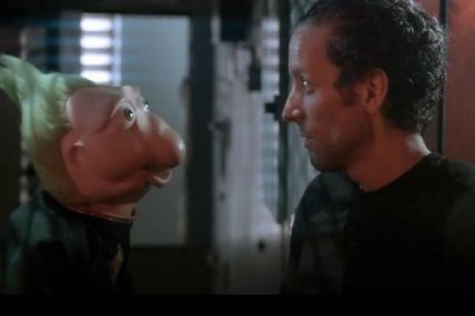 Bibi (l'ami de Geneviève) et André Sauvé dans une fausse bande-annonce