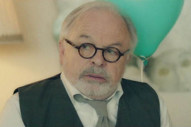 Marie-Pierre Arthur : Raymond Cloutier en vedette du vidéoclip de Rien à faire