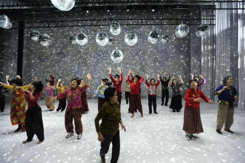 FTA: Liberté et pouvoir du kitsch coréen avec les Dancing grand-mothers