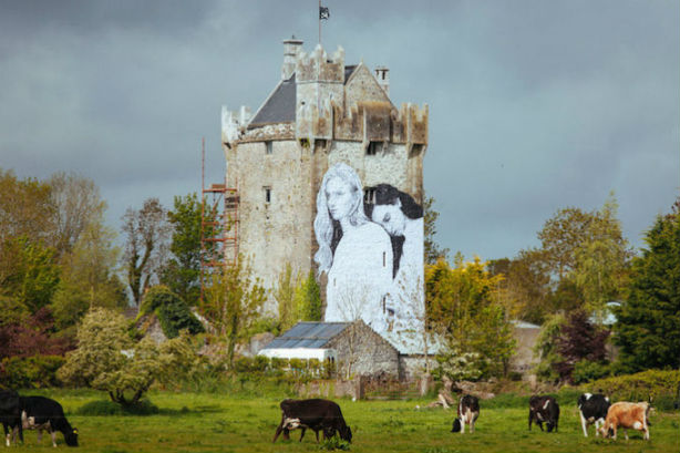 Irlande: un graffiti sur un château pour soutenir le mariage gai