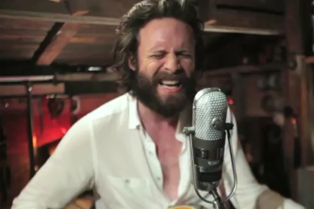 [En vidéo] Father John Misty reprend The Suburbs d'Arcade Fire
