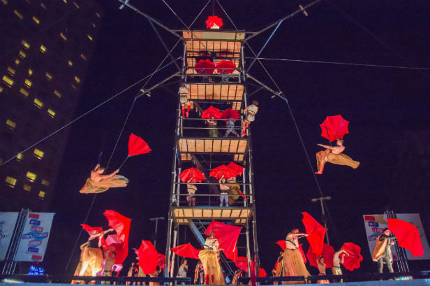 [Galerie photo] Duels, le vertigineux spectacle gratuit de Montréal Complètement Cirque