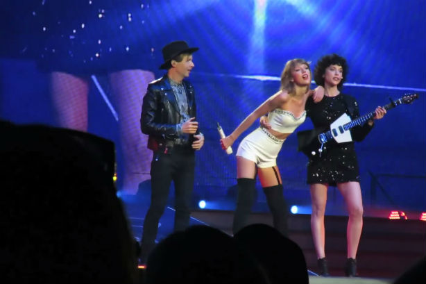 [À visionner] Taylor Swift, Beck et St. Vincent ensemble sur scène