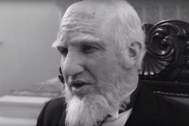 [À voir] Simon I prend de l'âge et de la sagesse dans le clip de Fleet Week