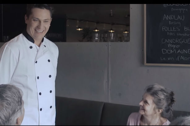 Le chef d'un grand resto perd le nord dans le nouveau clip de Foreign Diplomats