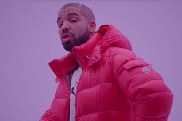 Drake danse comme si personne ne regardait dans le vidéoclip de Hotline Bling