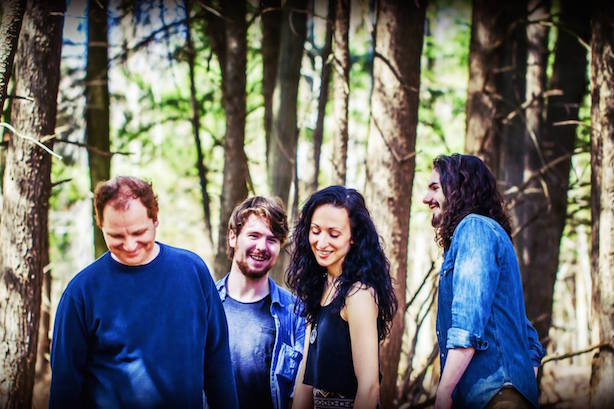 Catherine Leblanc lance son premier album solo, Some Place Else