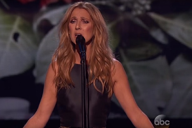 [À visionner] Céline Dion chante Paris avec beaucoup d'émotion aux American Music Awards