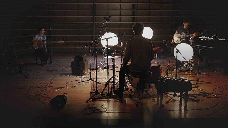 [En écoute] Give Me Something Beautiful – Ghost On a Throne