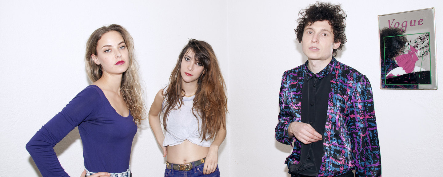 [À visionner] Le captivant nouveau clip lo-fi du trio synthpop Paupière