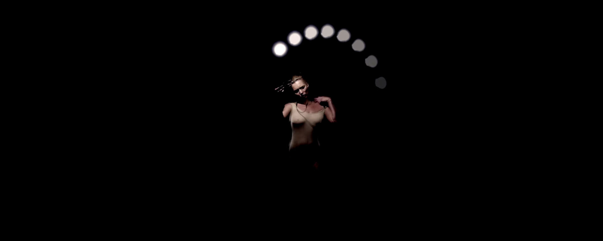 Kate Moss danse pour Massive Attack