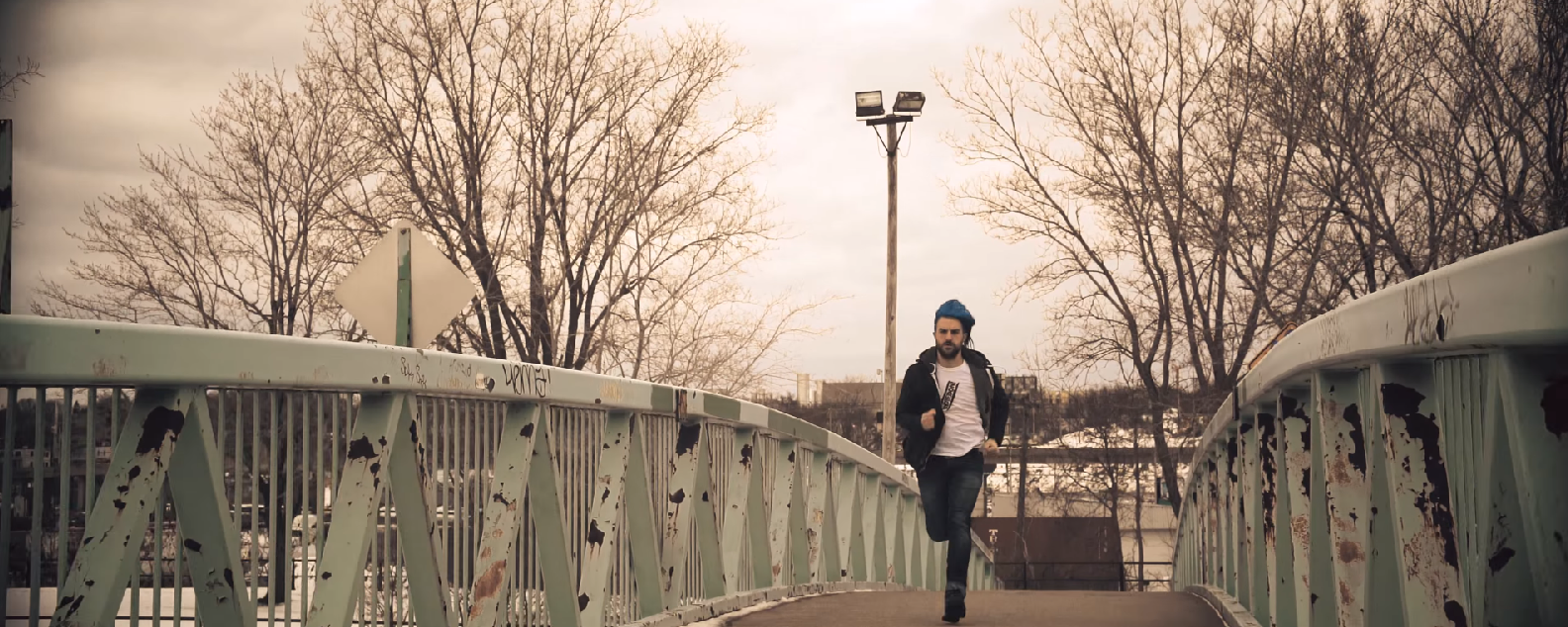 Chasse à l'homme dans le nouveau clip de Rouge Pompier