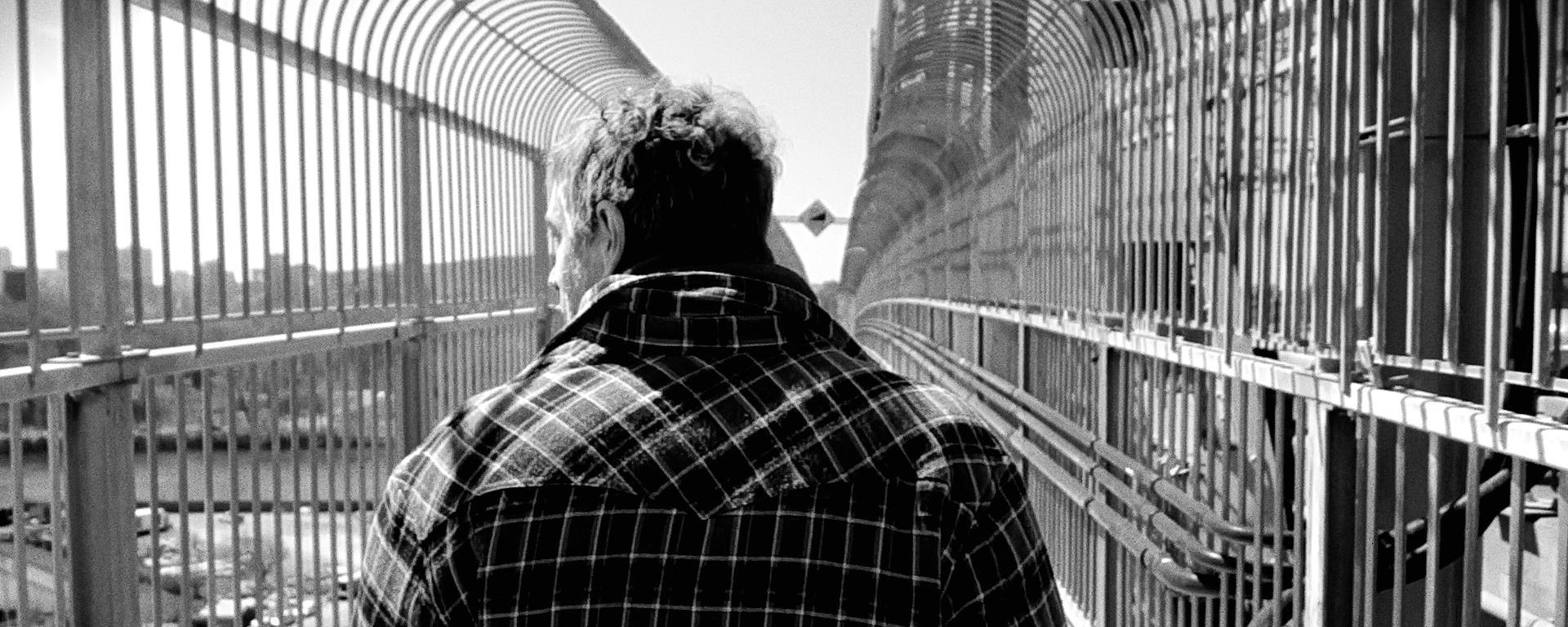 Montréal brille en noir et blanc dans le nouveau clip de Maude Audet