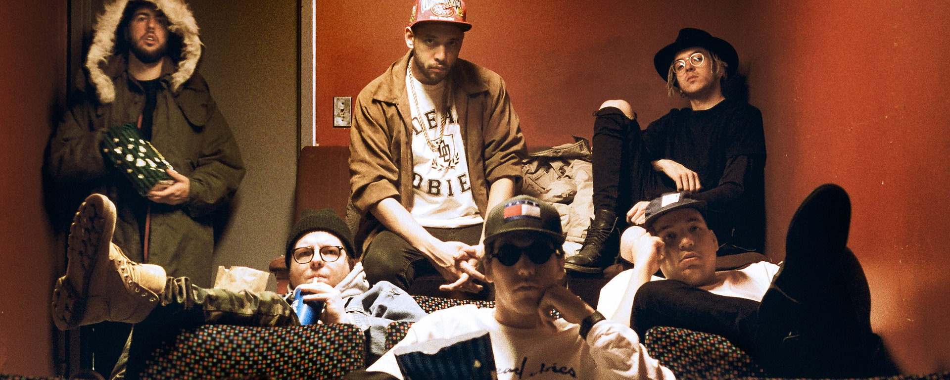 Dead Obies fait appel à 5 filles pour rapper sur Waiting