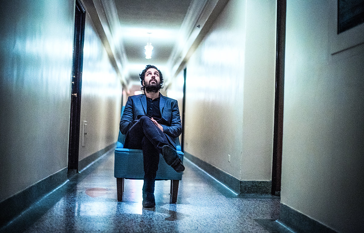 Vidéoclip: Krief se questionne sur la foi sur son nouvel extrait Deo Gratias