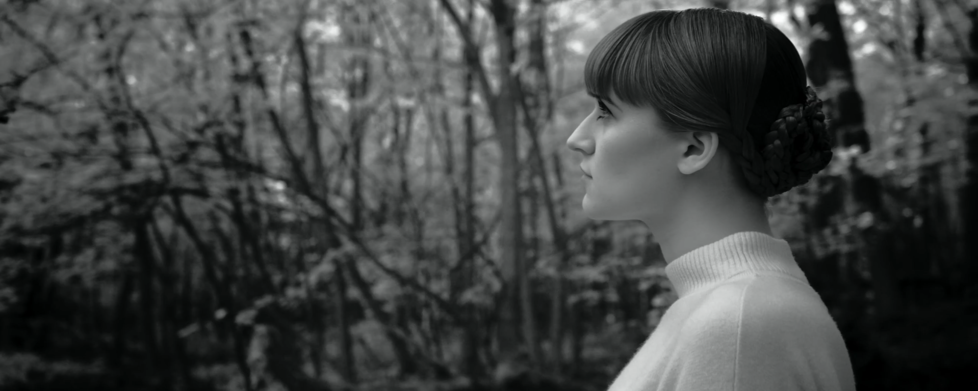 Emilie & Ogden en monochrome sur White Lies