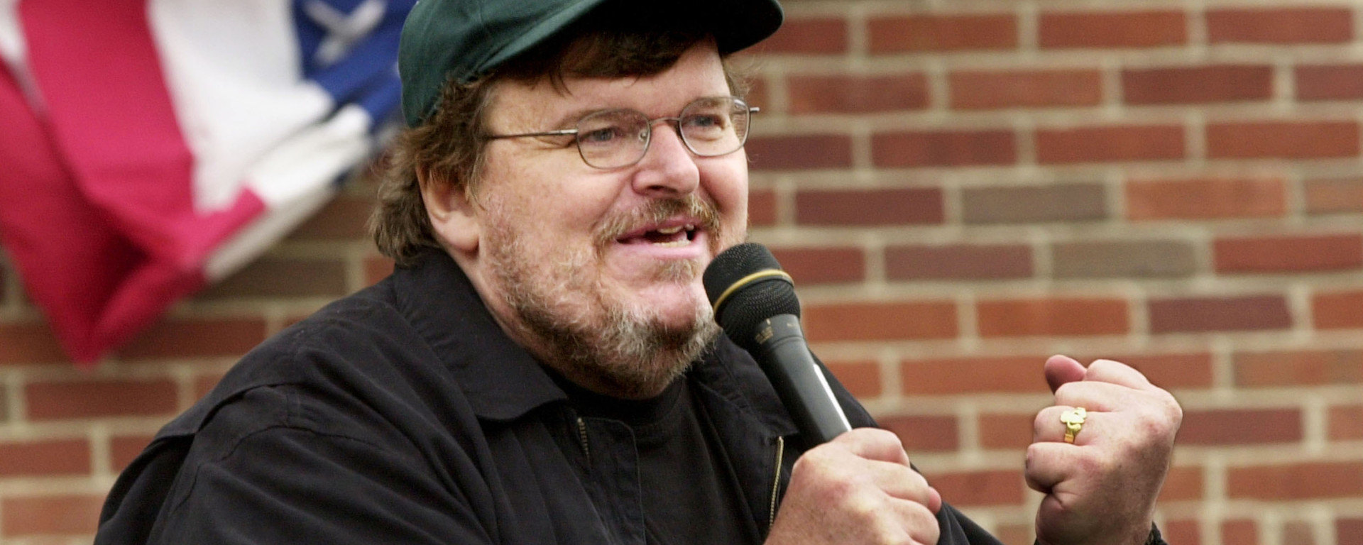 Michael Moore dévoile un film surprise sur Donald Trump