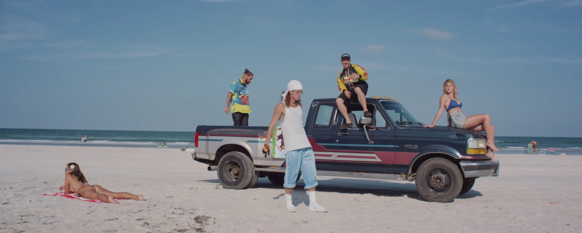 Rednext Level en mode florideux sur le clip de Faible pour toi